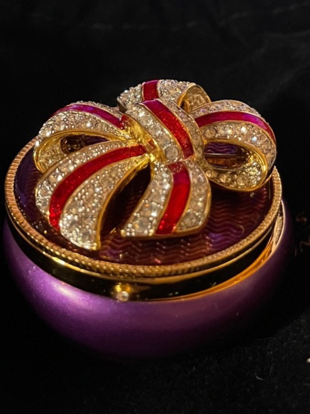 New Vintage With Box (Dead Stock) Joan Rivers Trinket Box Brooch